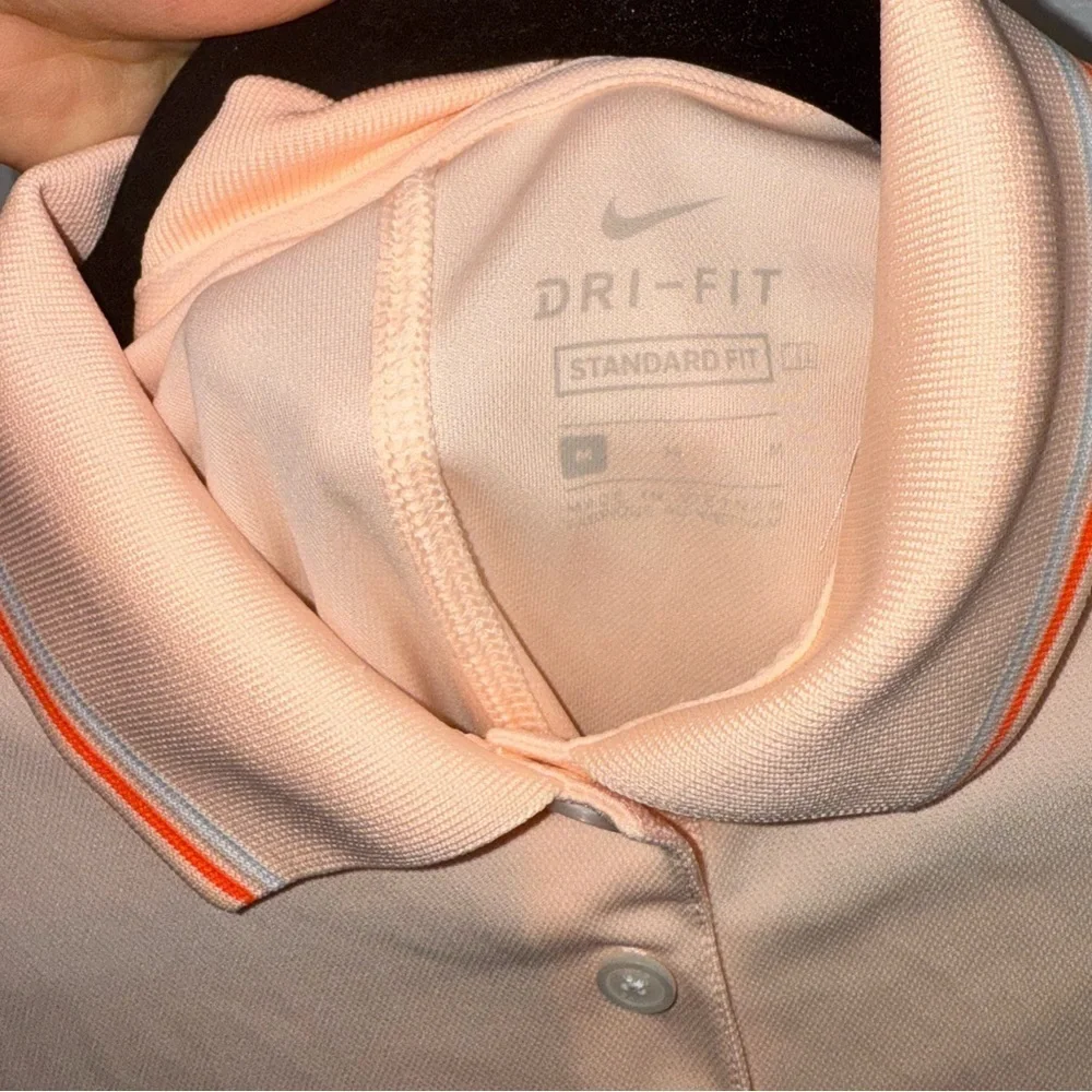 Nike sleeveless golf top size M